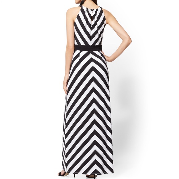 NY & Company CHEVRON HALTER MAXI DRESS IN BLACK - Picture 2 of 2